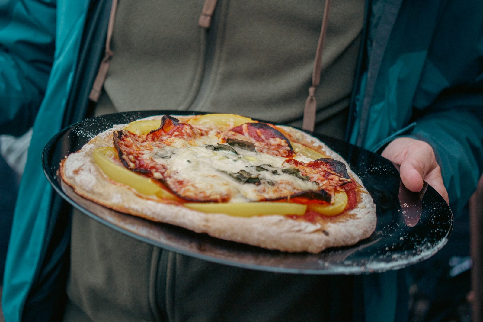 Pizza au levain tout juste sortie du four
